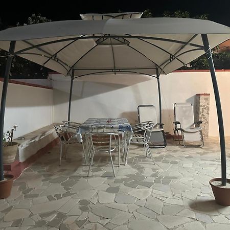 Villino Nausika Fronte Mare B Torre Lapillo Exterior foto
